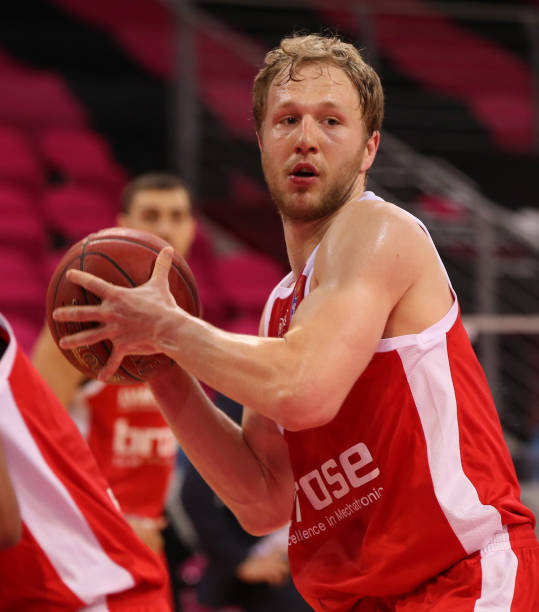 他在过去的 他在过去的